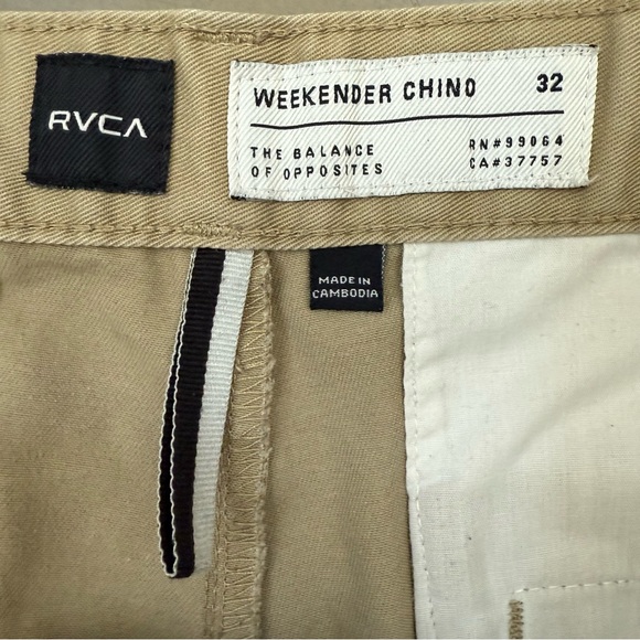 RVCA Men’s Tan Weekender Chino Flat Front Classic Style Shorts - Size 32 - Picture 2 of 3